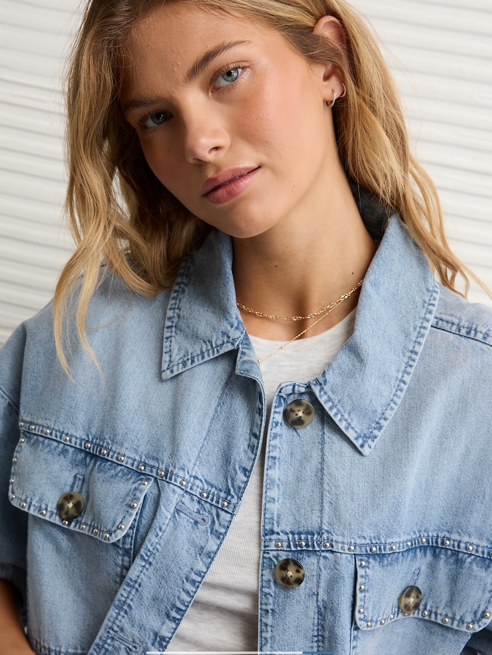 NWT AE Studded Light Wash Denim Button-Up Shirt Jacket - Picture 6 of 9